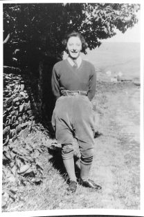 Photograph of Annie Hartley (Land Army)
