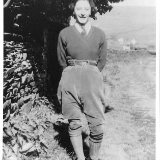 Photograph of Annie Hartley (Land Army)