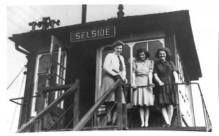 Selside Signal Women