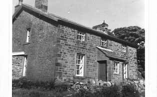 Photograph of Old Ing Farmhouse, Horton dated 1898