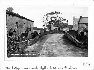 Postcard of New Inn Bridge, Horton