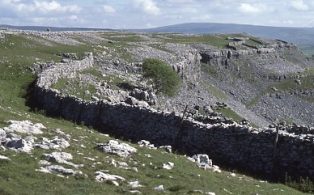 Looking South along Raven Scar