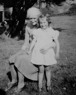 Granma Beatie and Elizabeth, 1948