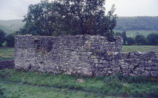 Remains of a Bounty Fields barn, Starbotton i